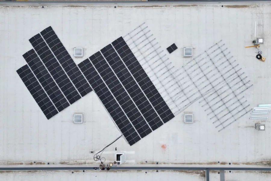 Die Photovoltaikanlage auf dem Dach der Expert Klein GmbH.