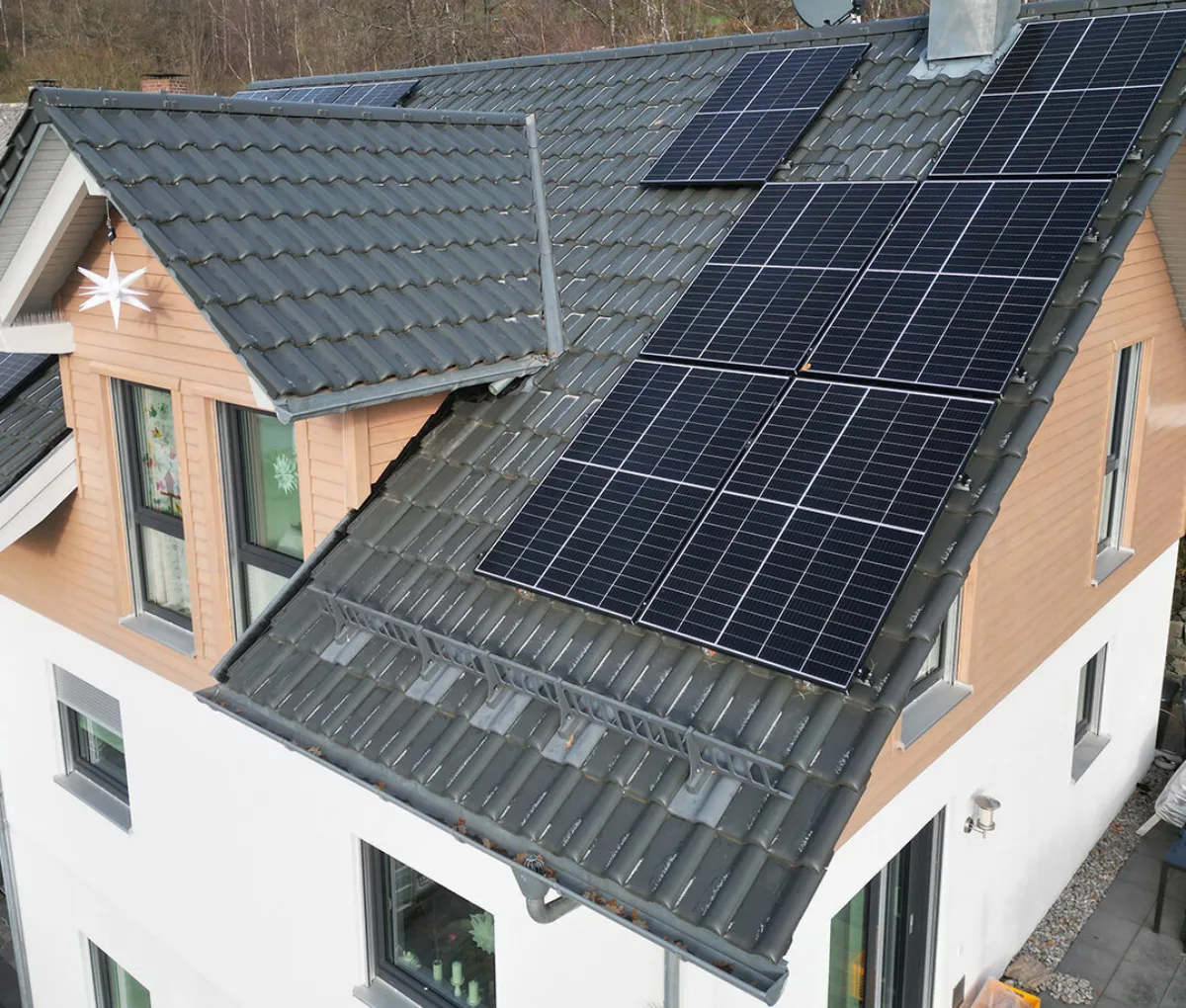 Photovoltaikanlage auf dem Eigenheim einer Familie in Netphen.